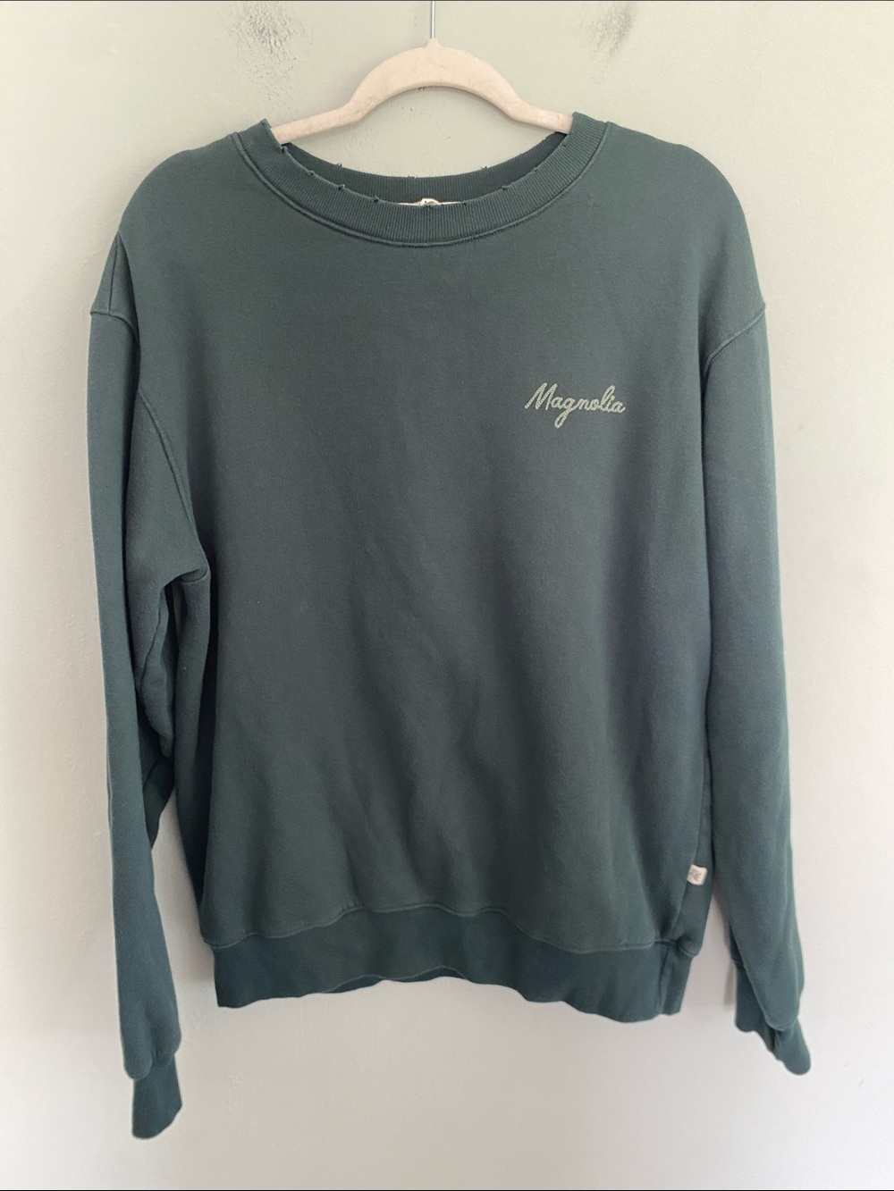 Magnolia Women’s Crewneck Sweatshirt in Green with Embroidery Size Large